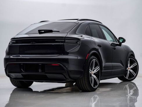 Certified 2025 Porsche Macan 4S Electric AWD/4WD image 11