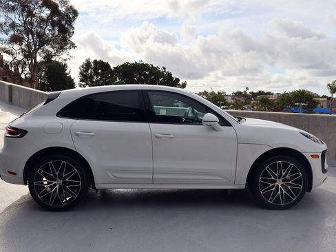 Certified 2023 Porsche Macan image 8