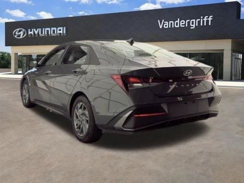 Used 2024 Hyundai Elantra SEL FWD image 8