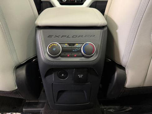 Used 2025 Ford Explorer Platinum w/ Ultimate Package AWD/4WD image 11