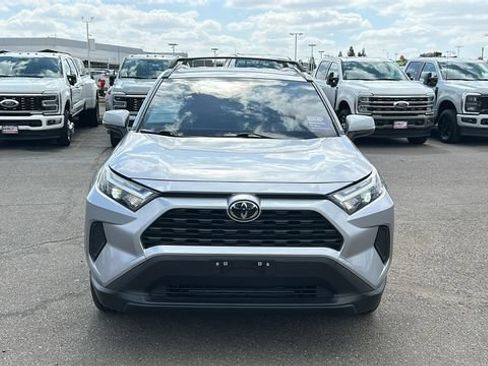 Used 2025 Toyota RAV4 XLE FWD image 9