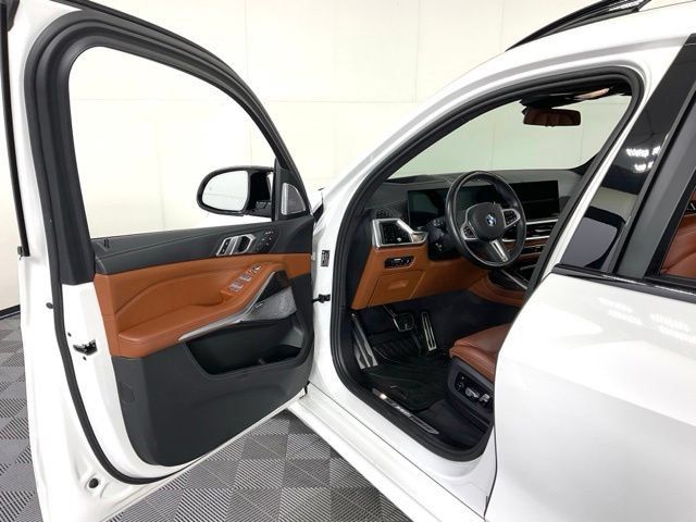 Used 2023 BMW X7 M60i w/ Executive Package AWD/4WD image 28