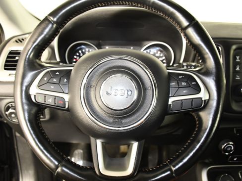 Used 2018 Jeep Compass Latitude w/ Cold Weather Group AWD/4WD image 19