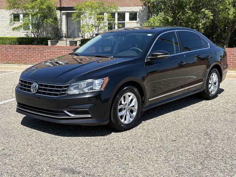 Used 2016 Volkswagen Passat 1.8T S image 1