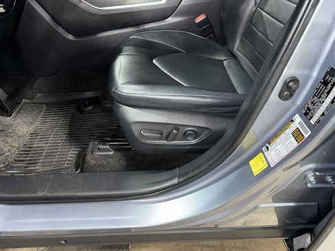Used 2023 Toyota Highlander XLE image 24