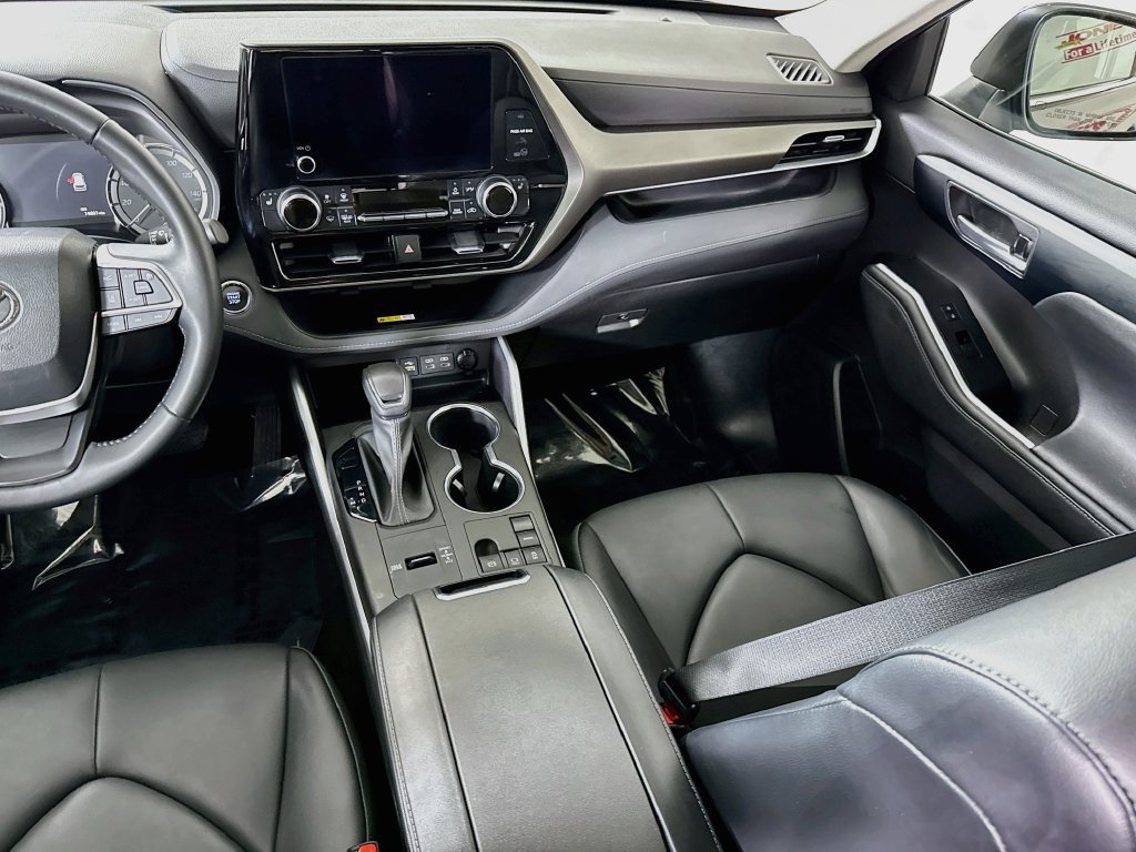 Used 2023 Toyota Highlander XLE FWD image 27