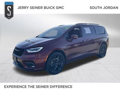 Used 2023 Chrysler Pacifica Touring-L w/ S Appearance Package