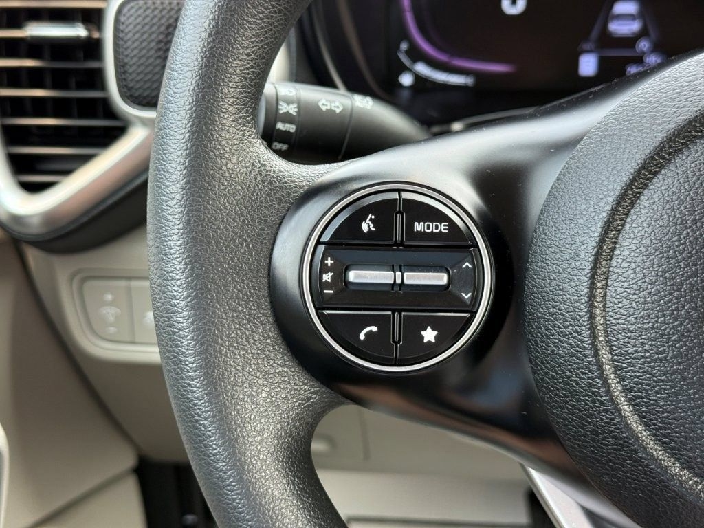 Used 2023 Kia Soul LX FWD image 29
