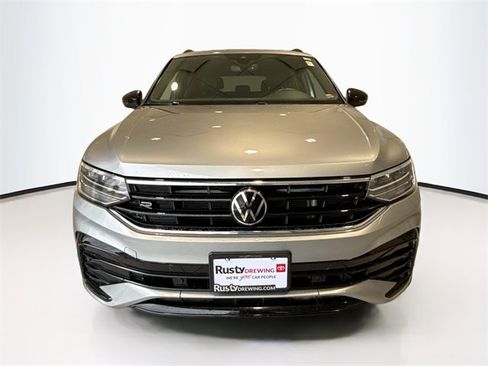 Used 2023 Volkswagen Tiguan SE R-Line image 2
