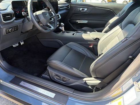 Used 2025 Ford Mustang GT Premium image 9