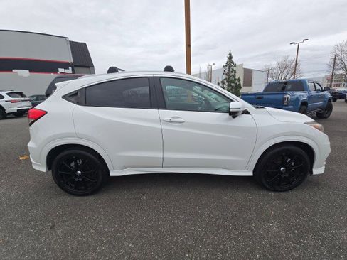 Used 2020 Honda HR-V Touring image 2