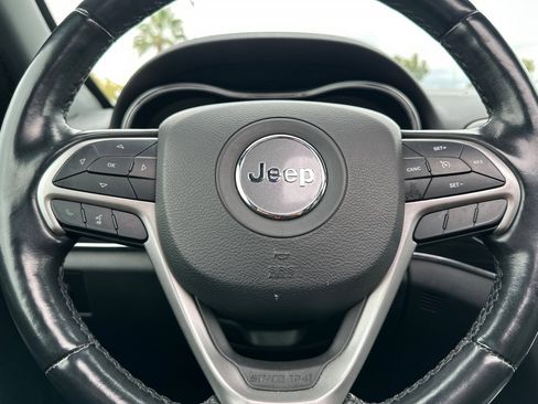 Used 2022 Jeep Grand Cherokee Limited w/ Trailer Tow Group IV image 37