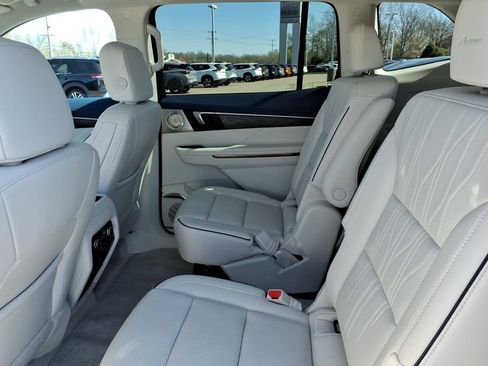 Used 2025 Buick Enclave Avenir w/ Super Cruise Package FWD image 6