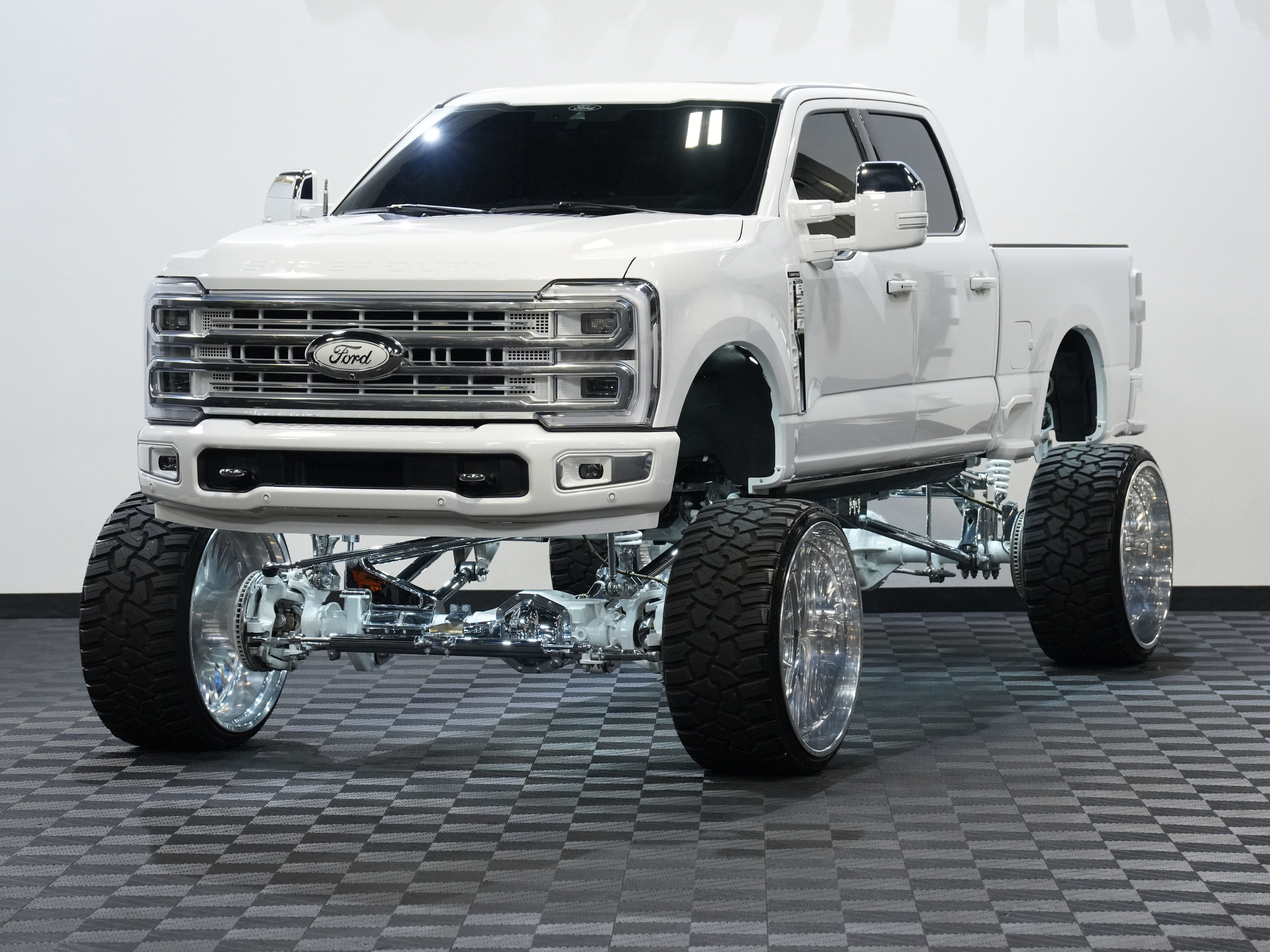 Used 2024 Ford F350 Limited AWD/4WD image 3