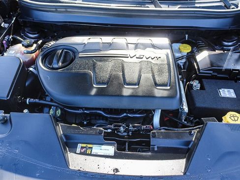 Used 2018 Jeep Cherokee Latitude Plus w/ Cold Weather Group image 27