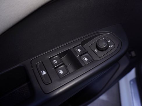 Used 2022 Volkswagen Taos SE image 12