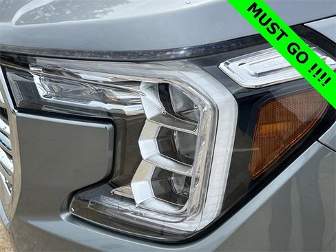 Used 2024 GMC Terrain SLT image 10