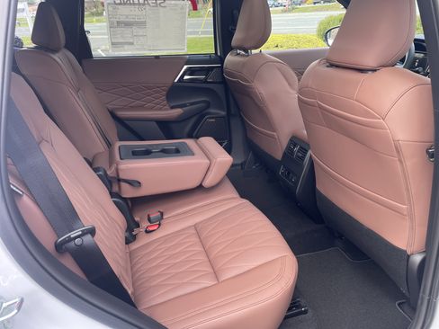 New 2026 Mitsubishi Outlander AWD image 10