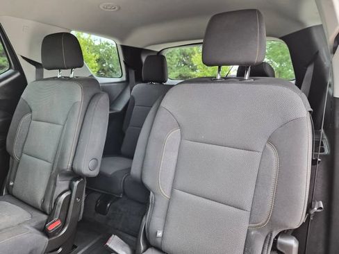 Used 2021 Chevrolet Traverse LT FWD image 32