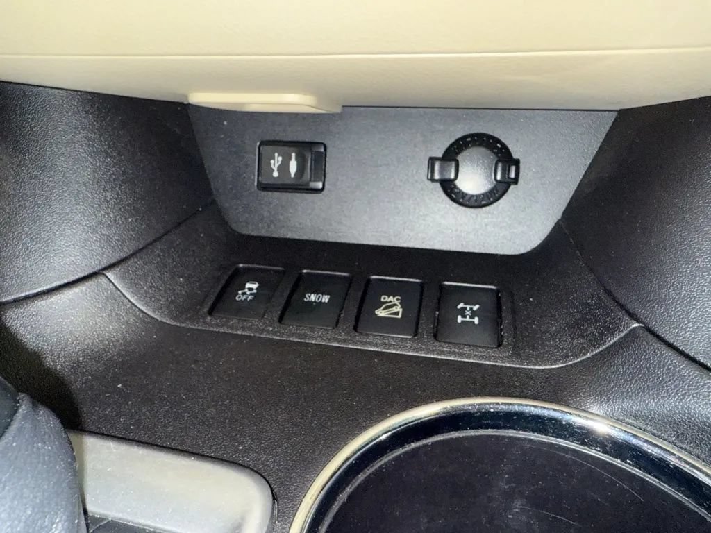 Used 2015 Toyota Highlander XLE AWD/4WD image 22