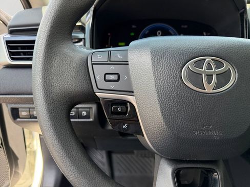 Used 2025 Toyota Camry LE image 21