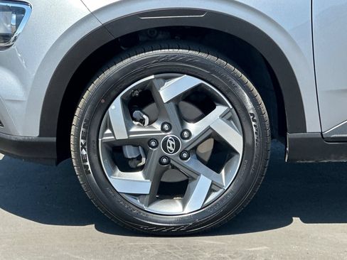 Used 2025 Hyundai Venue SEL FWD image 37