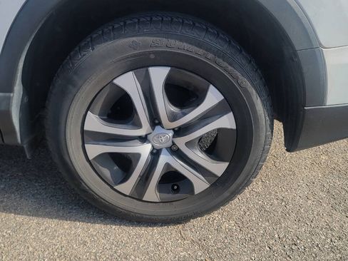 Used 2016 Toyota RAV4 LE FWD image 9