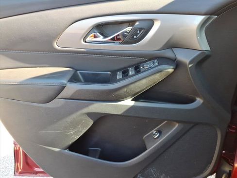 Used 2023 Chevrolet Traverse LT image 23