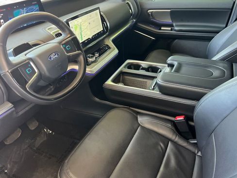 Used 2025 Ford Expedition Platinum AWD/4WD image 10