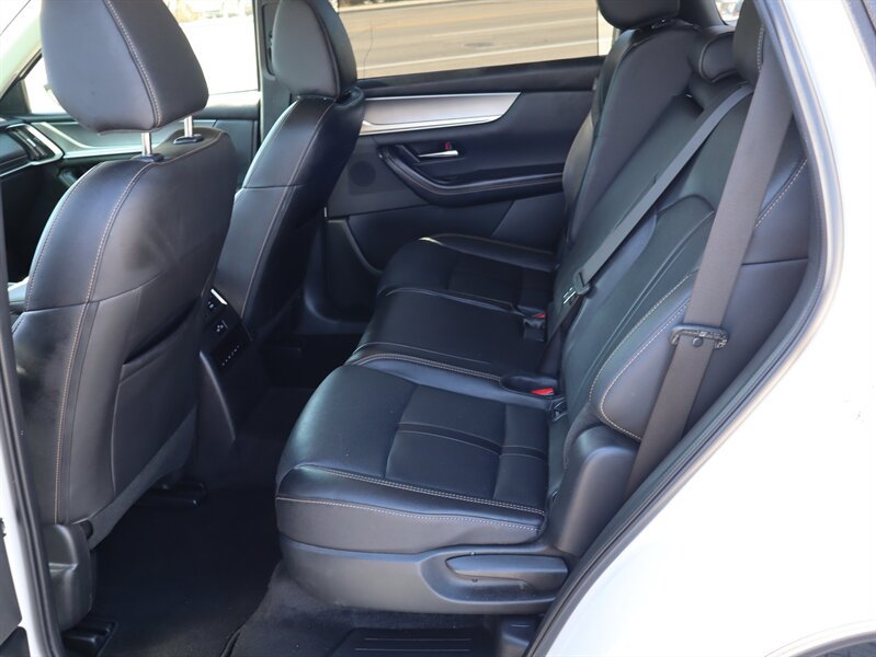 Used 2025 MAZDA CX-70 3.3 Turbo w/ Preferred Package AWD/4WD image 18