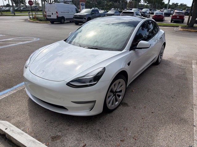 Used 2023 Tesla Model 3 Standard Range RWD image 1