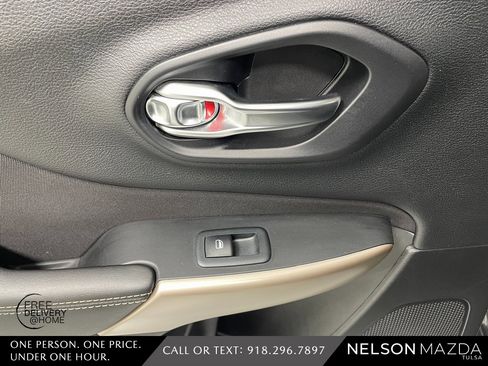 Used 2017 Jeep Cherokee Latitude w/ Safety/Convenience Group image 36