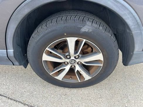 Used 2017 Toyota RAV4 XLE FWD image 17