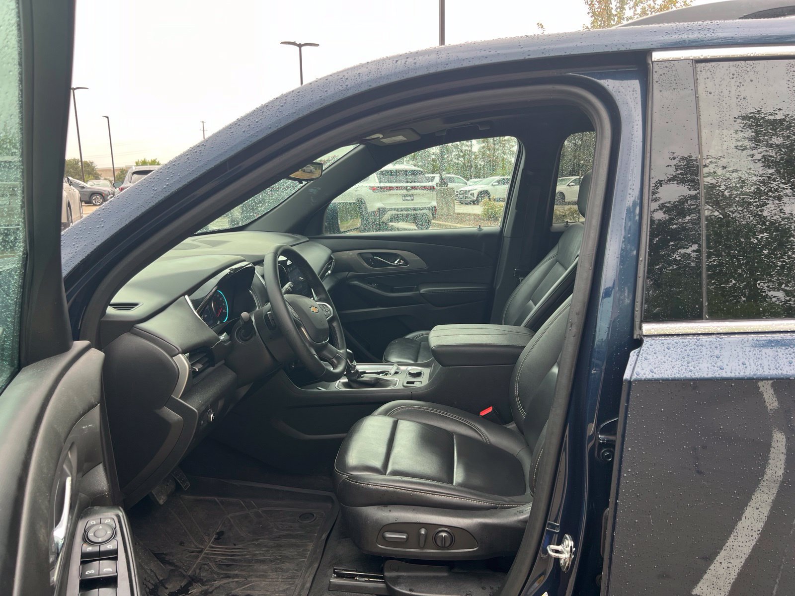 Used 2023 Chevrolet Traverse LT w/ LT Premium Package AWD/4WD image 25