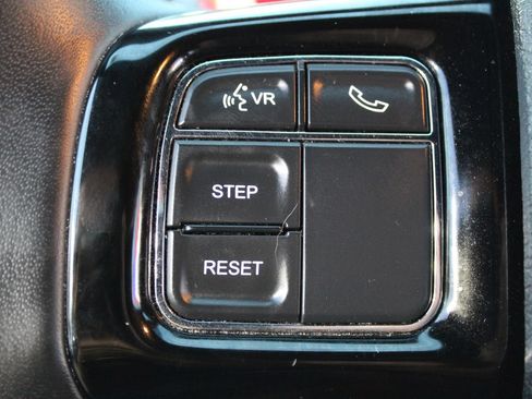 Used 2019 Dodge Grand Caravan SE FWD image 18