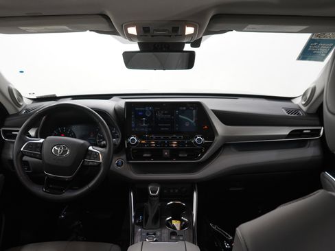Used 2021 Toyota Highlander Platinum AWD/4WD image 15