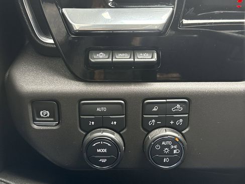 Used 2024 Chevrolet Silverado 1500 LTZ w/ LTZ Premium Package image 17