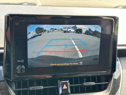 Used 2024 Toyota Corolla LE FWD image 5