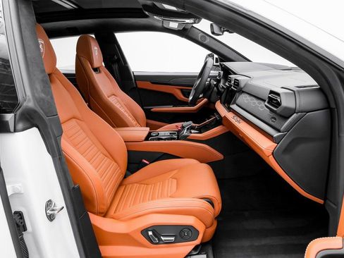 Used 2025 Lamborghini Urus SE image 39