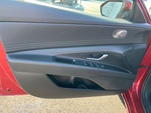 Used 2025 Hyundai Elantra SEL image 20