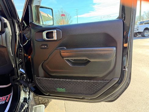 Used 2021 Jeep Gladiator Sport image 40