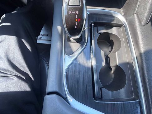 Used 2019 Buick Enclave Essence FWD image 25