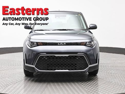 Used 2025 Kia Soul LX w/ LX Technology Package FWD image 2