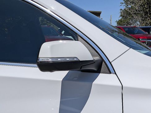 Certified 2023 Chevrolet Traverse Premier FWD image 11