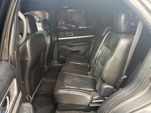 Used 2017 Ford Explorer XLT w/ Equipment Group 202A AWD/4WD image 19