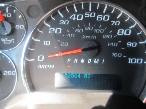 Used 2018 Chevrolet Express 3500 Extended w/ Driver Convenience Package image 34