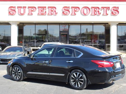 Used 2017 Nissan Altima 2.5 SL w/ Technology Package FWD image 5