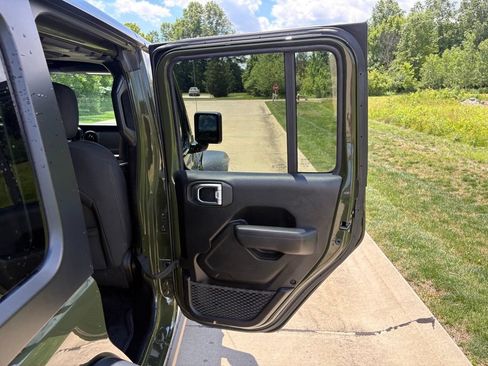 Used 2023 Jeep Wrangler Unlimited w/ Convenience Group AWD/4WD image 32