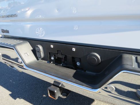 Certified 2022 Chevrolet Silverado 1500 LTZ w/ Z71 Off-Road Package image 16