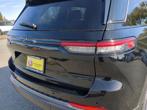 New 2026 Jeep Grand Cherokee Laredo image 23